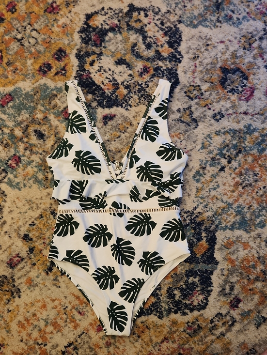 Cupshe Other - Cupshe SZ XL One Piece Green Leaf Swimsuit